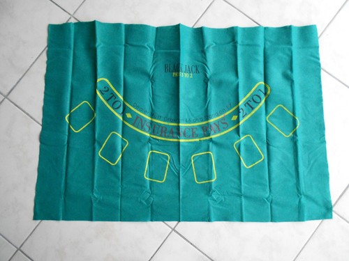 Tappeto verde tavolo gioco